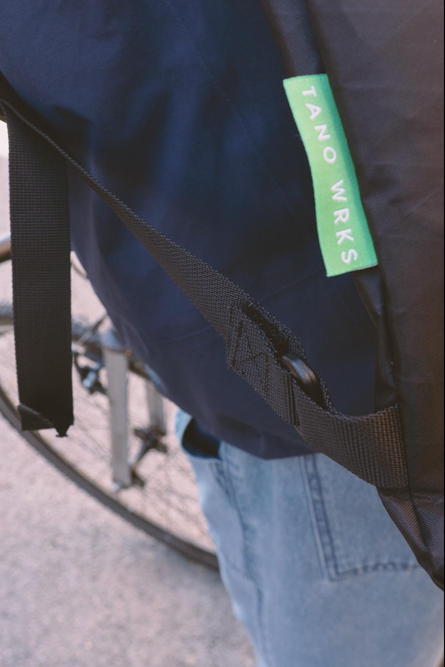 tano wrks no swing strap on a person riding a bike