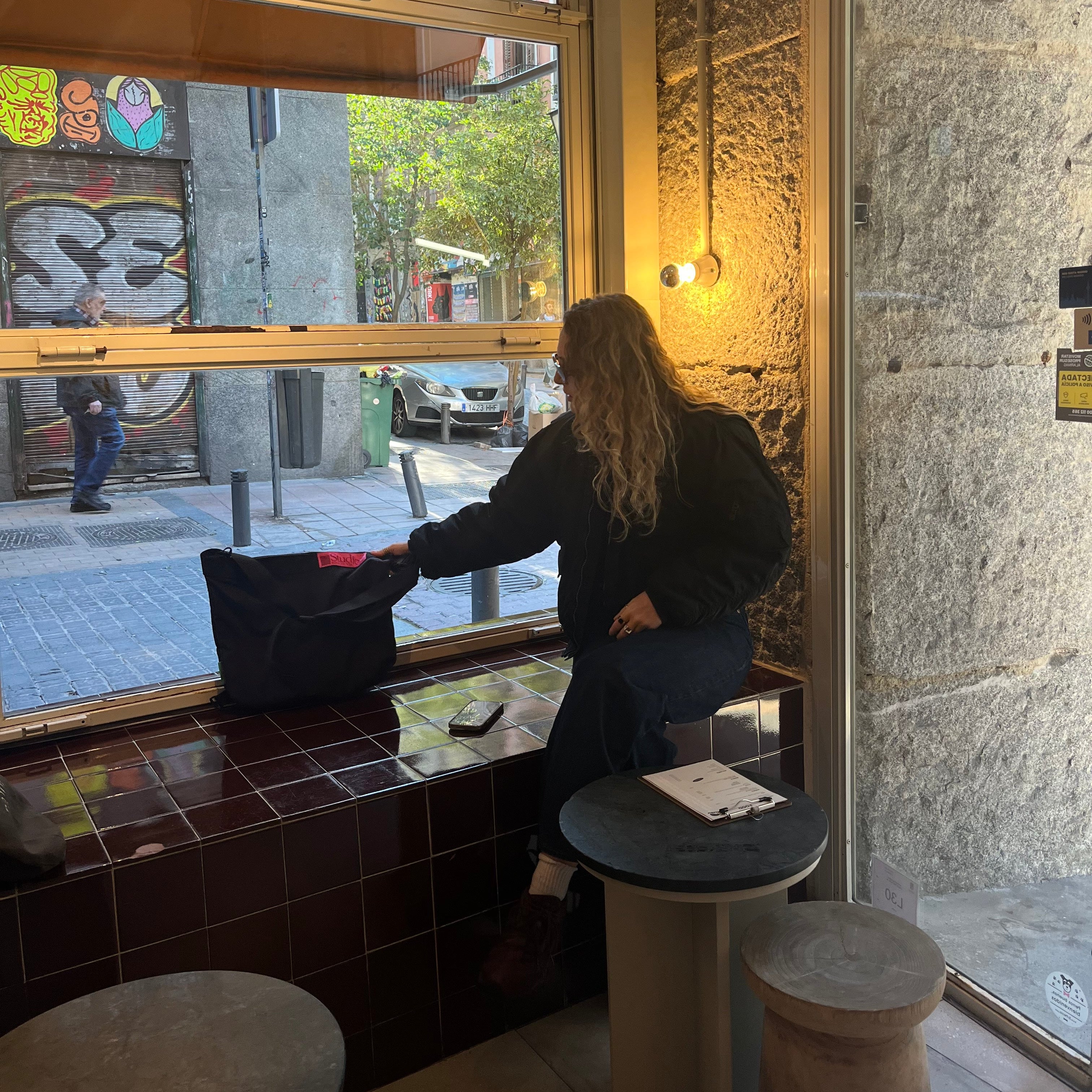 Tano Wrks Studio Run in portugal cafe